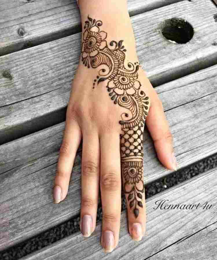 Backhand Beauty in Simple Mehndi Designs