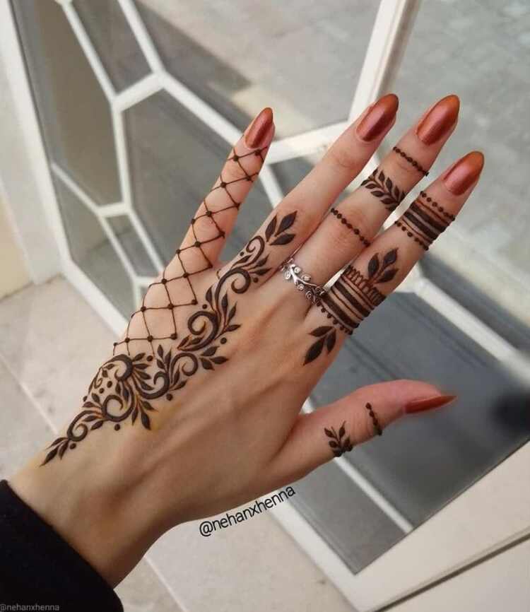 Simple and Captivating Mehndi Designs
